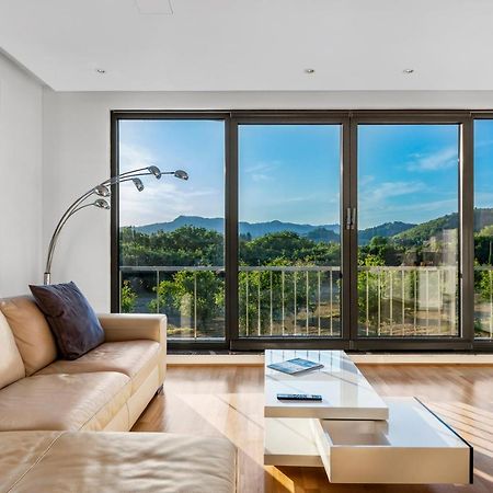 Contemporary Apartment With Rooftop Terrace In Maribor Kültér fotó