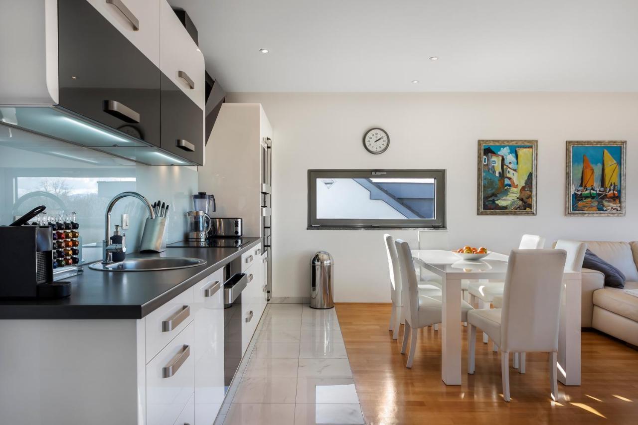 Contemporary Apartment With Rooftop Terrace In Maribor Kültér fotó